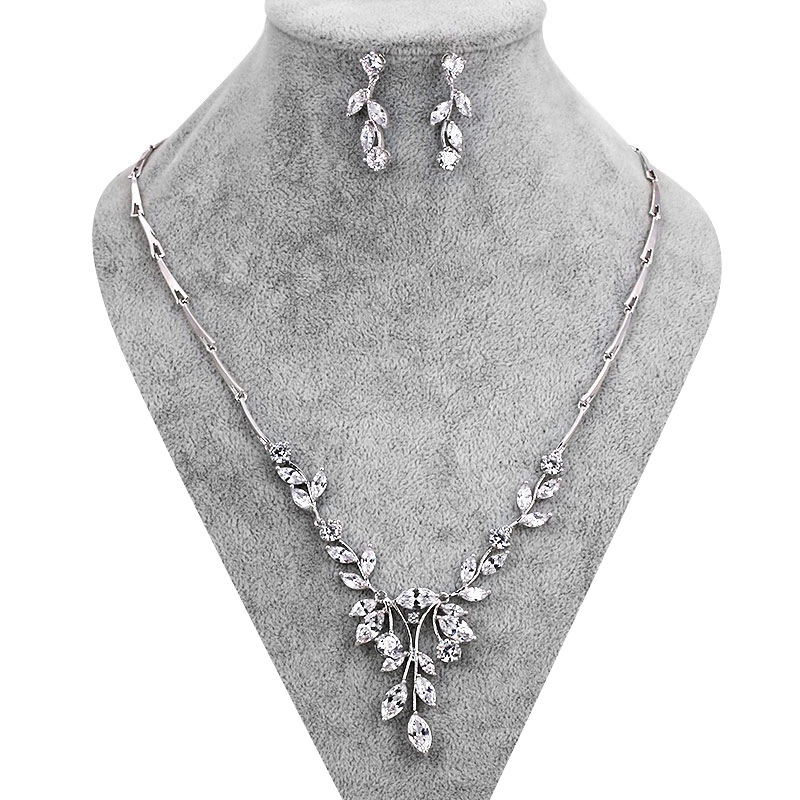 Bridal Model Crystal Necklace Set